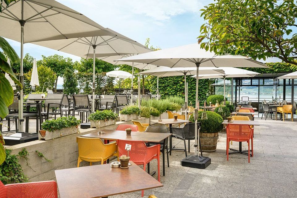 Das Hotel Murtenhof & Krone beeindruckt mit einem farbenfrohen und funktionalen Aussenbereich.