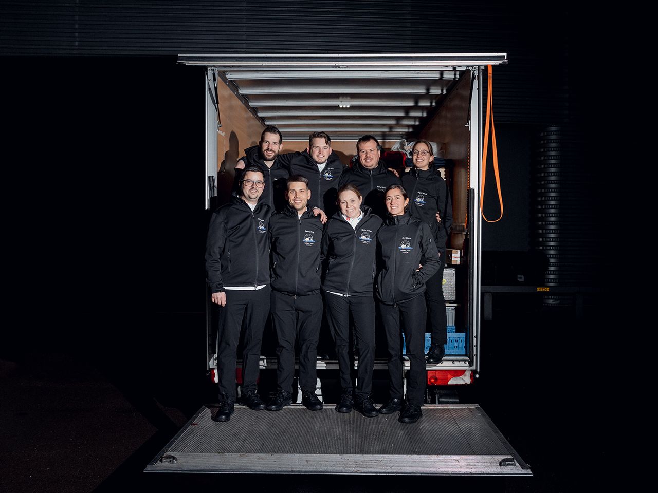 Das Luzerner Regioteam früh morgens bei der Ankunft an der Luxexpo.  