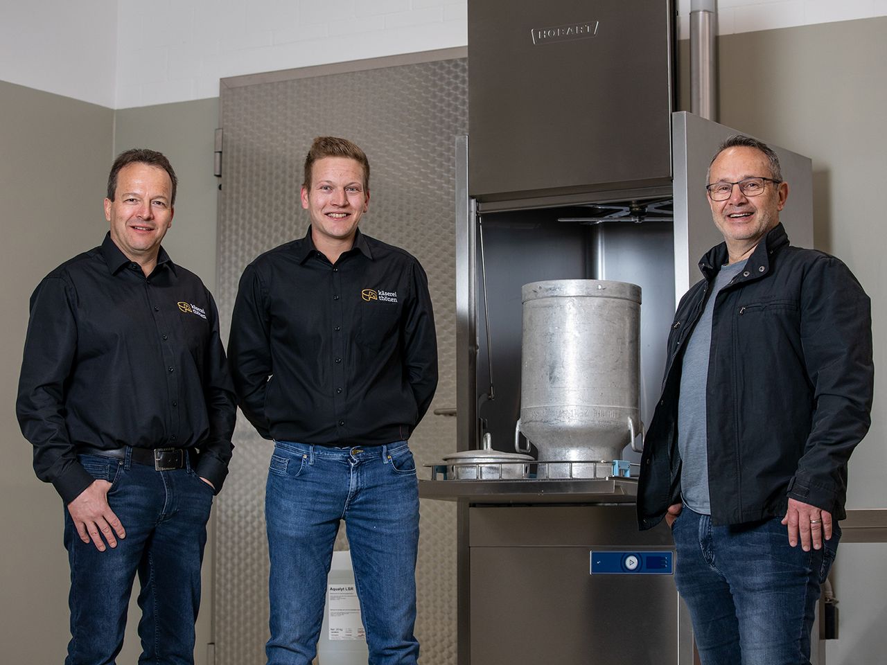 Bewährte, langjährige Kundenbeziehung: Godi und Silvano Thönen, Käserei Thönen AG, und Jörg Mostert, Key Account Manager Region Ost, Gehrig Group AG (v.l.n.r.).