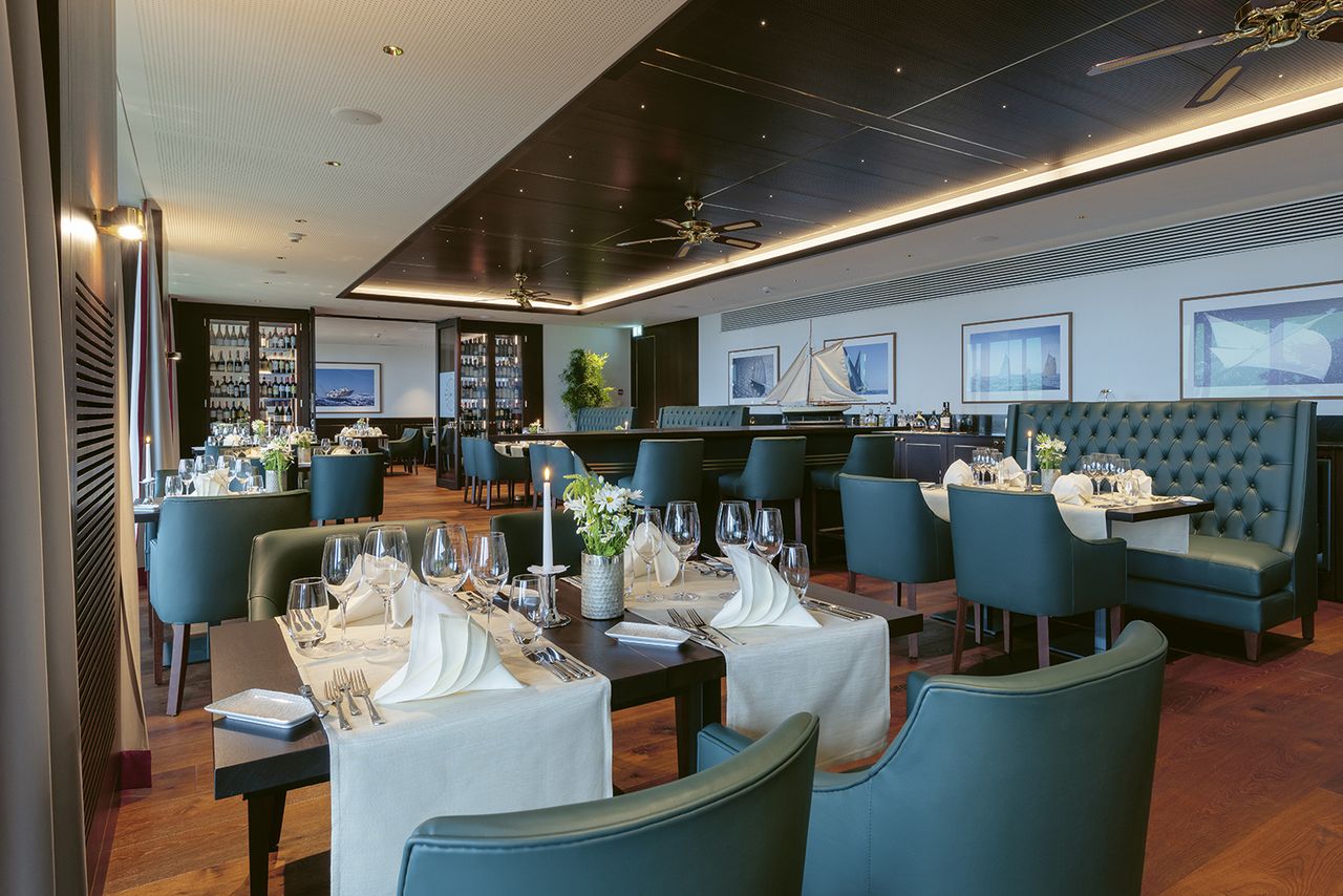 Das Fine-Dining-Restaurant Wave überzeugt mit maritimem Flair und 14 GaultMillau-Punkten.