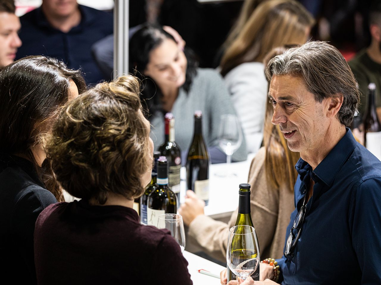 80 Aussteller bieten insgesamt rund 3000 verschiedene Weine aus 18 Ländern zur Degustation an.