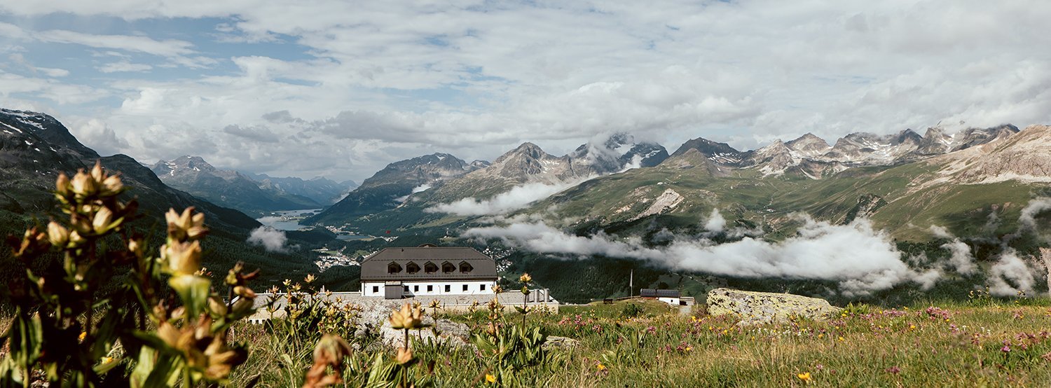 Arbeitsort mit Wow-Effekt: Berghotels, wie hier das Romantik Hotel Muottas Muragl im Oberengadin, eröffnen grossartige Perspektiven.