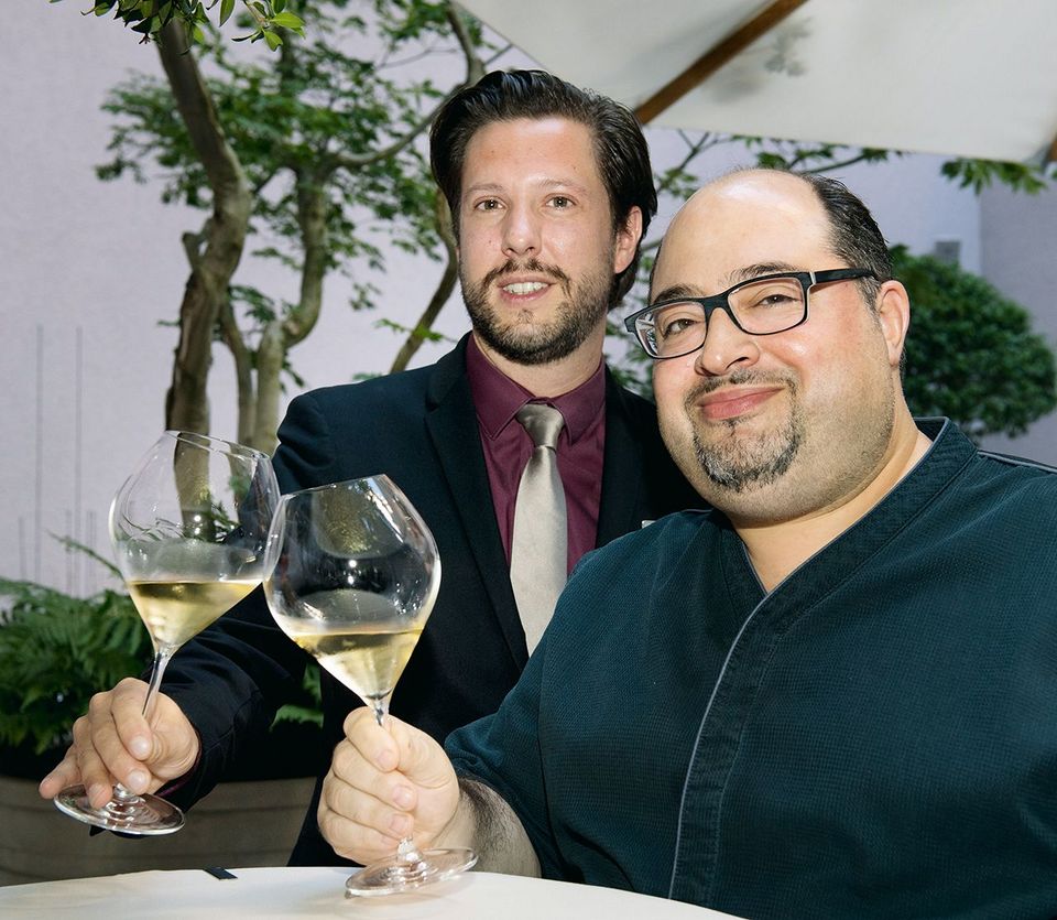 Stefan Hiersemann (links) und Antonio Colaianni im Garten des Restaurants Gustav.