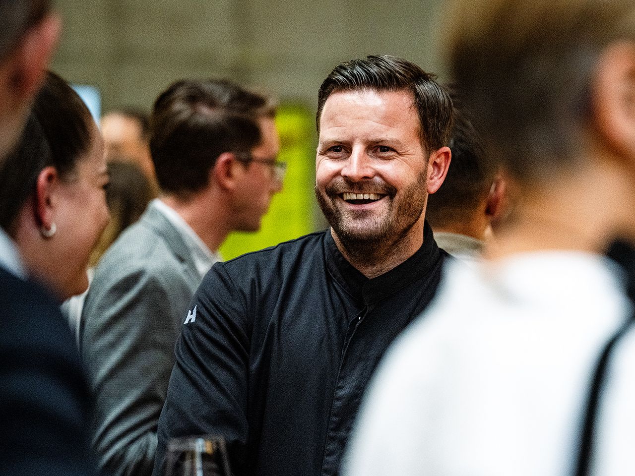 An der Gastia zeigt Gourmetkoch Pascal Schmutz im neuen «Dine & Drink Studio» seine Skills