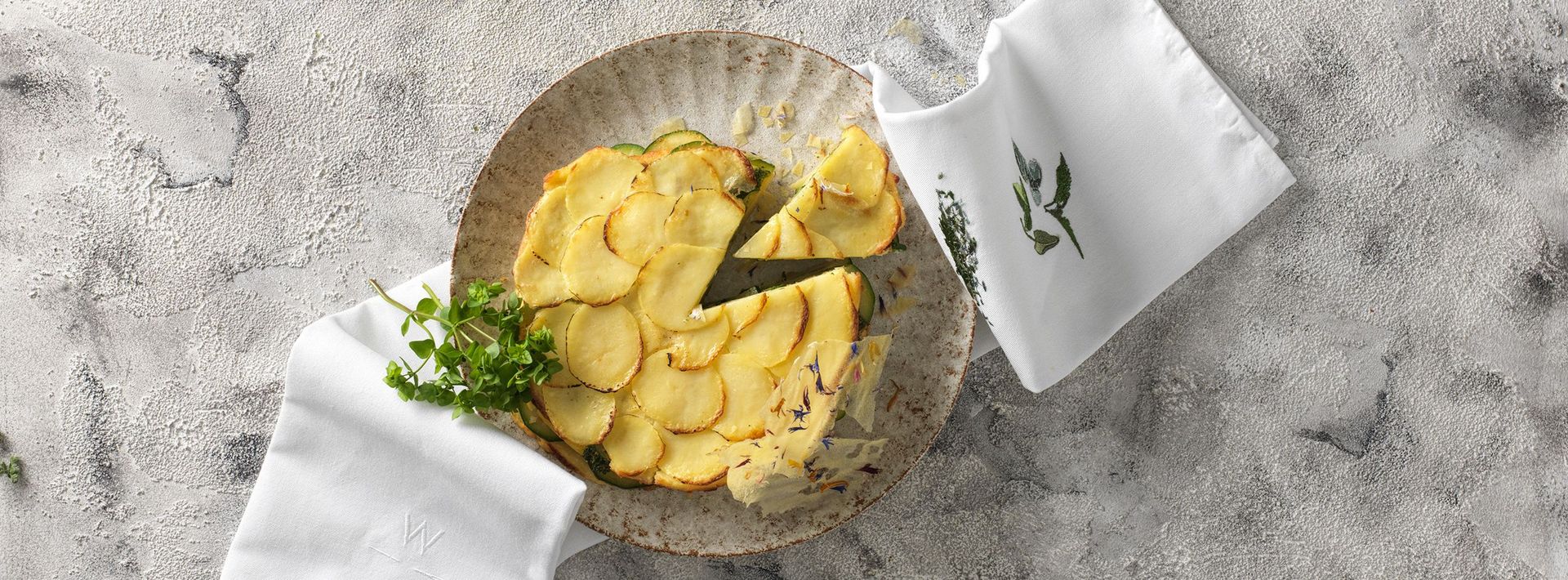 Tarte von Zucchetti und Kartoffeln mit Kräuterpesto