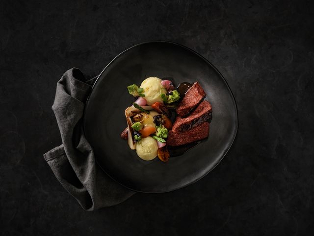 Ideale Zutat für Grossküchen: Das «Plant-Based-Steak» schmeckt hervorragend und wird nicht so schnell trocken wie Steakfleisch.
