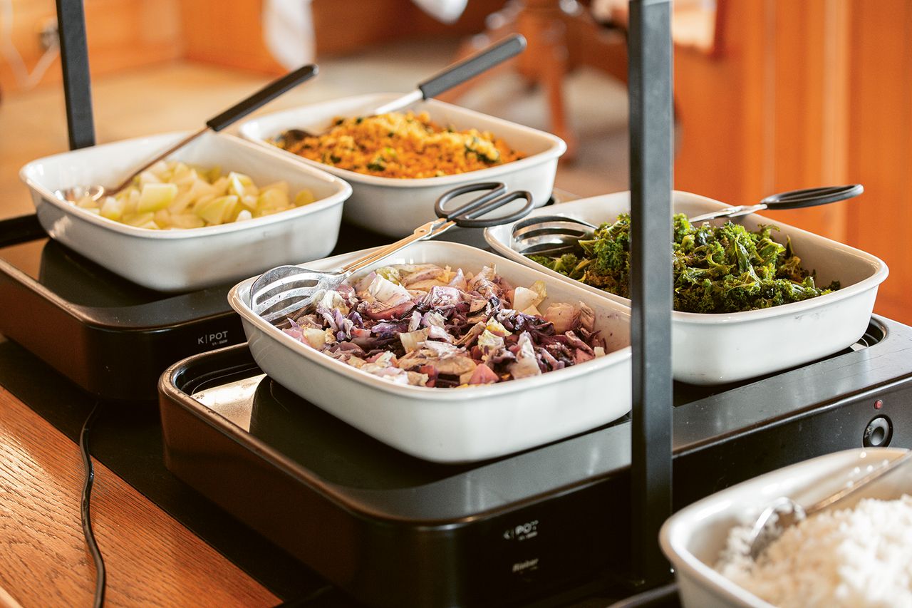 Typisch tibits: Das regionale Mittagessen gibt es in Buffetform.