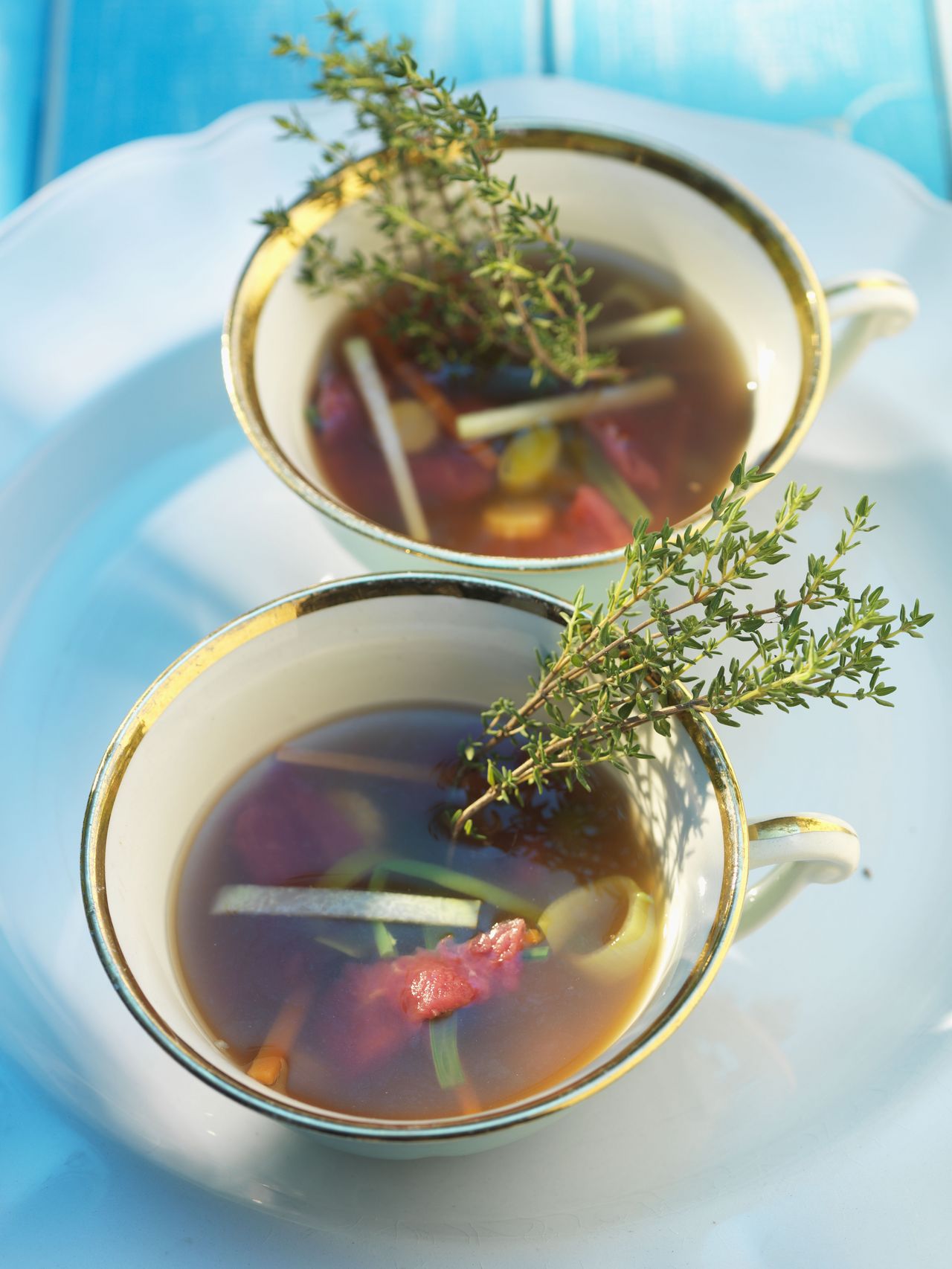 Thymian-Rabbit-Tea mit Knusperzigarre