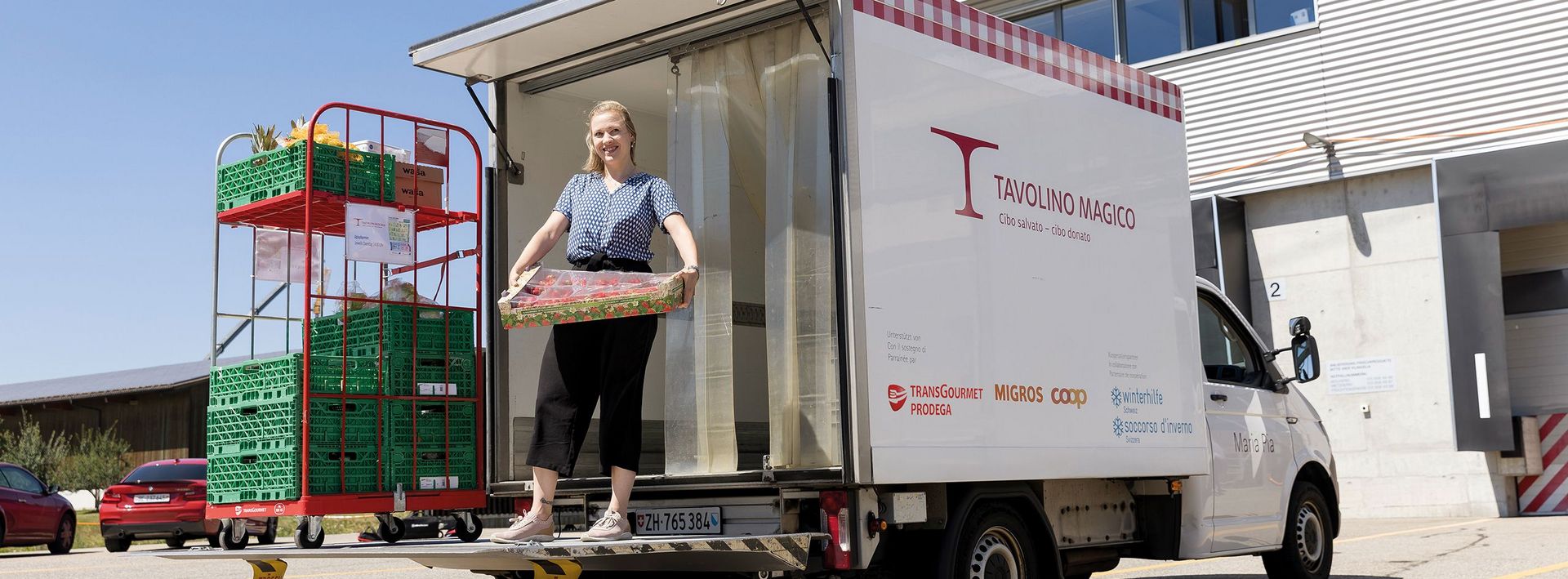 Taten statt Worte: Auch Nachhaltigkeits-Fachspezialistin Sophie Bosshart half beim Einsatz mit.