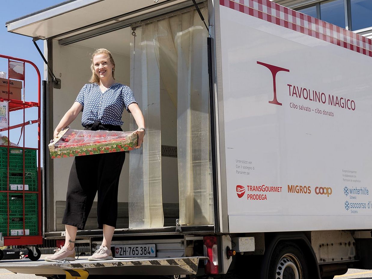 Taten statt Worte: Auch Nachhaltigkeits-Fachspezialistin Sophie Bosshart half beim Einsatz mit.