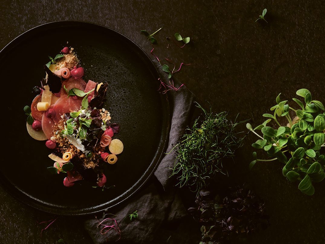 Mit Kräutern und Salaten aus vertikalen Farmen lassen sich herrliche Gerichte zaubern.