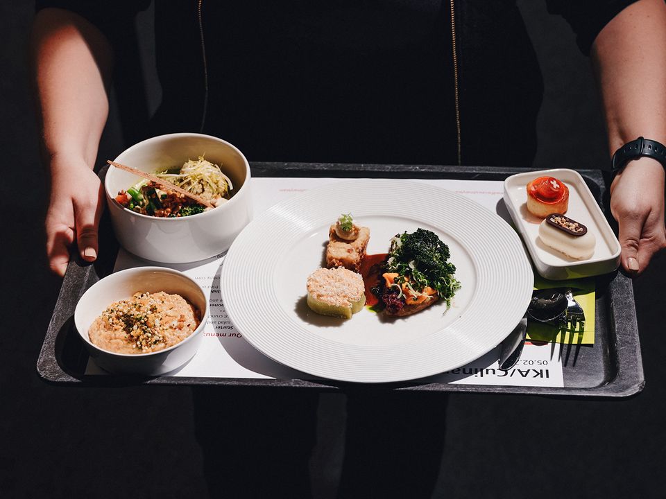 Das Menü der Schweizer Armeeköche u. a. mit Selleriegemüse Kartoffelpüree mit Röstzwiebeln