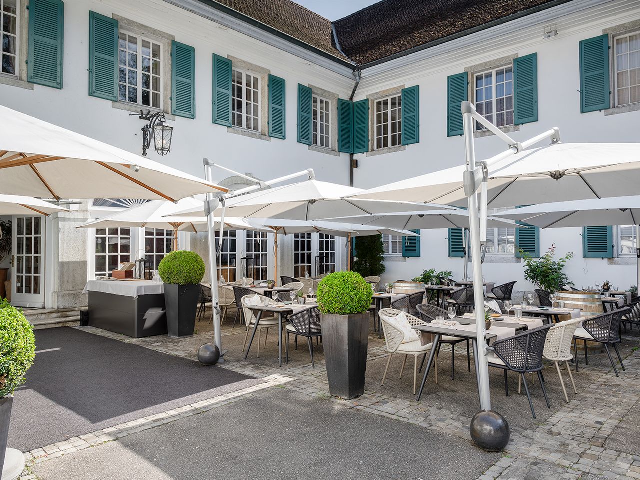Das Château Attisholz in Riedholz plante 2024 zusammen mit Hunn den neuen Aussenbereich und setzte diesen erfolgreich um.