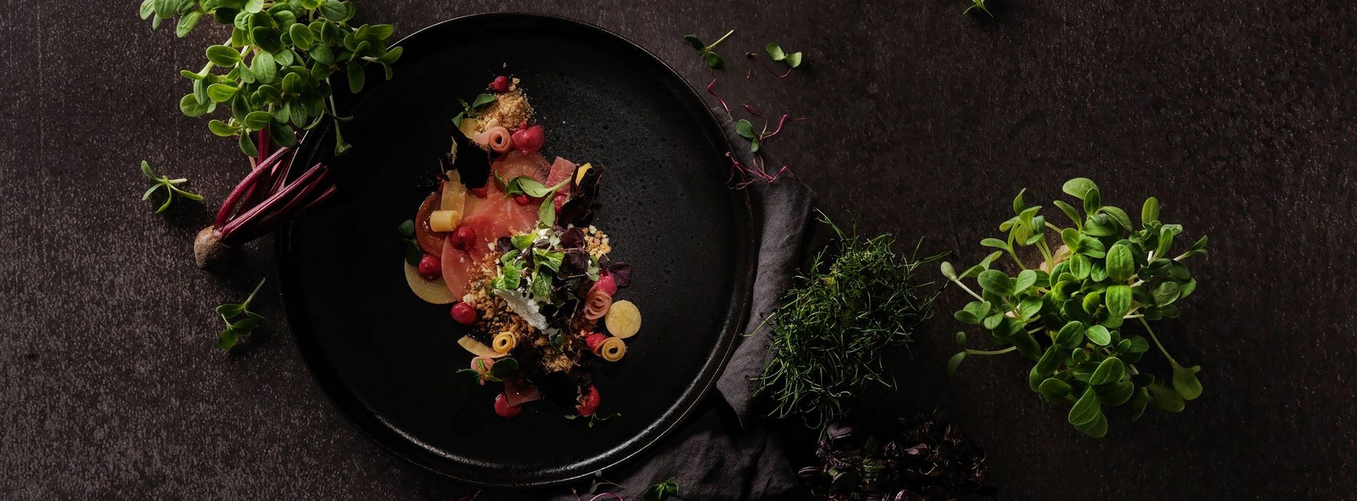 Randenvariation mit Appenzeller Ziegenkäse, Kräutern und Gewürzen