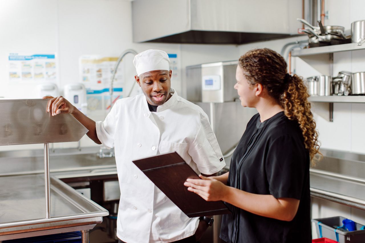 Ecolab ‚On Demand Digital Training‘: praxisbezogene Schulungen und Lernmodule zu Küchenhygiene und Lebensmittelsicherheit