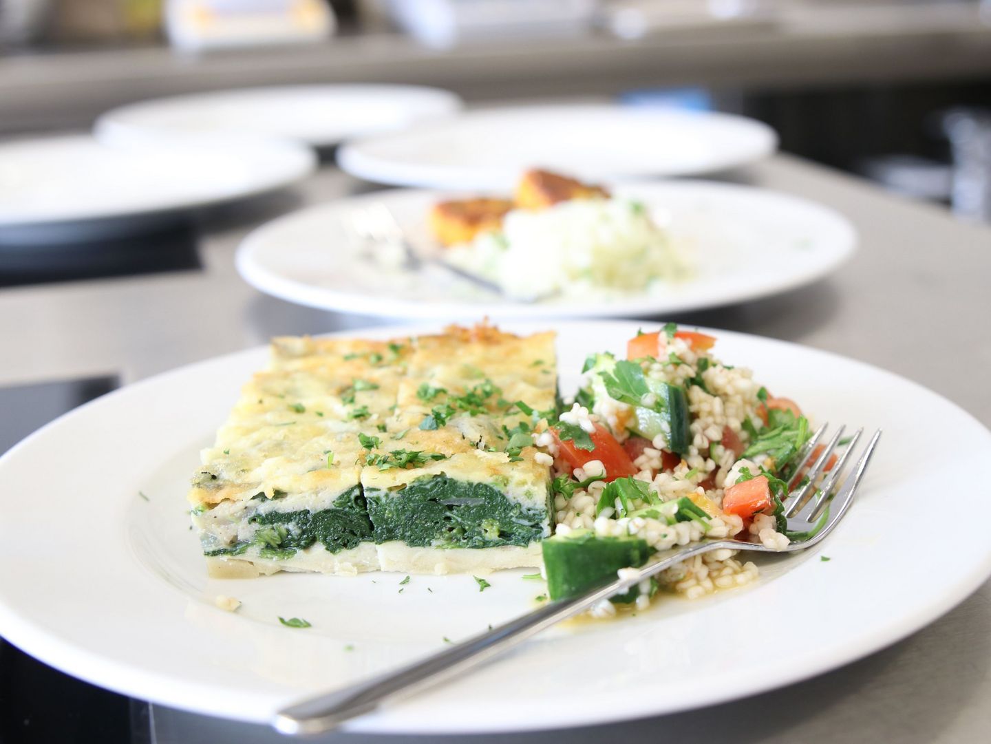 Ein gastronomisches Speisenangebot, das umweltfreundlich, gesund und auch gegenüber Mensch und Tier fair ist, steht im Mittelpunkt des Forschungsprojektes NAHGAST.