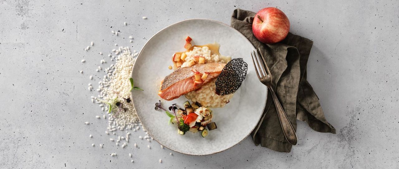 Apfelgebeizter Schweizer Lachs mit Apfelrisotto