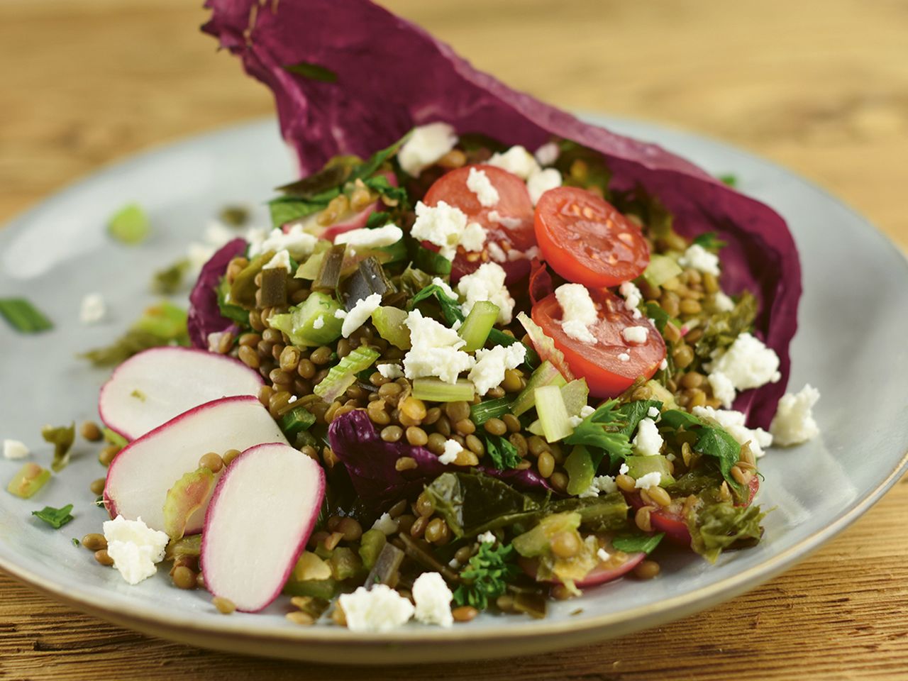 Schmeckt gut und tut gut: Ein Algen-Linsensalat sorgt für Abwechslung auf dem Speiseplan.