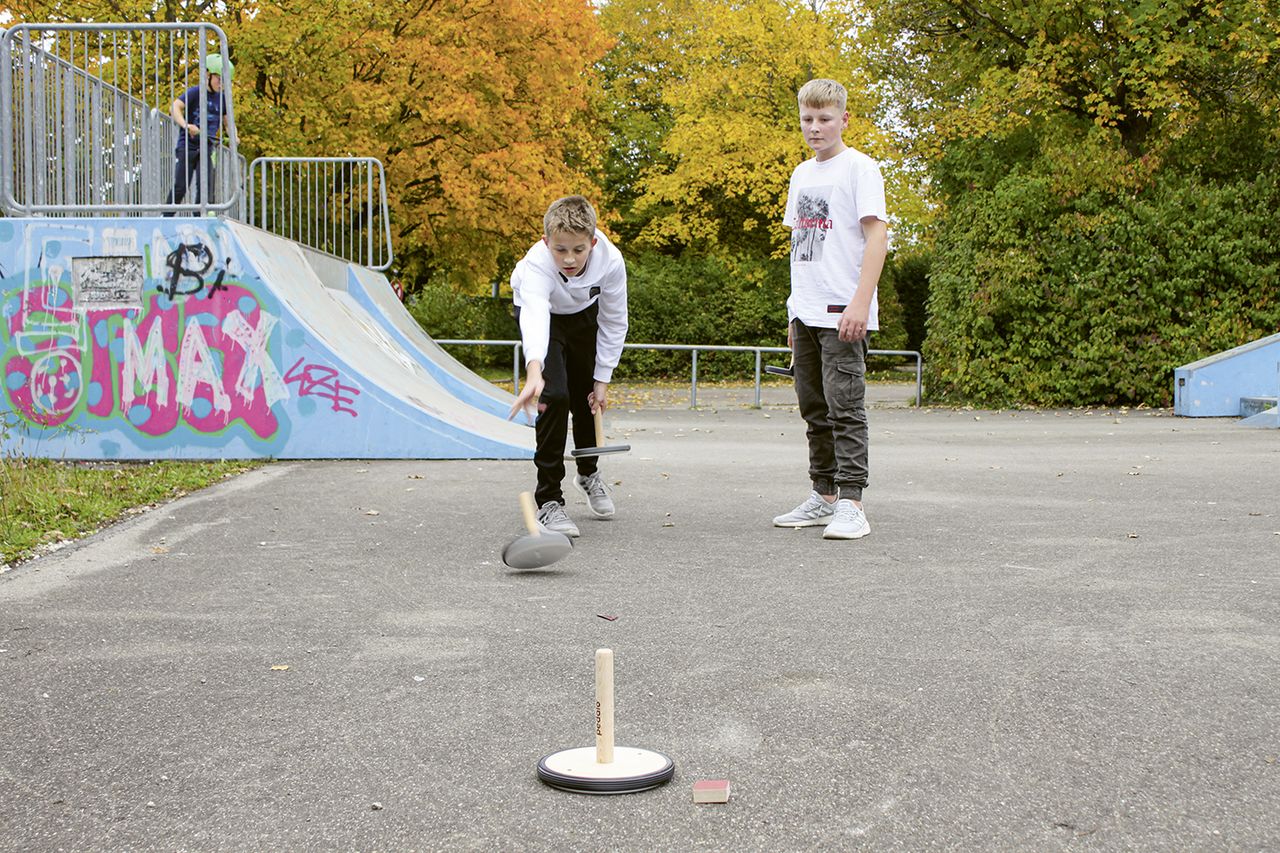 Pedalo Curling lässt sich überall und zu jeder Jahreszeit spielen.