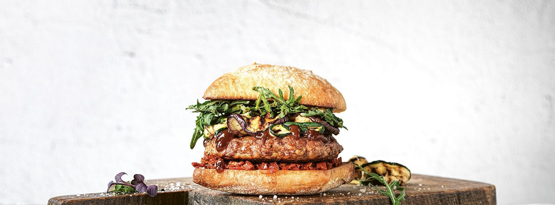 Der Plant-Based Burger von The Green Mountain aus Schweizer Zutaten.