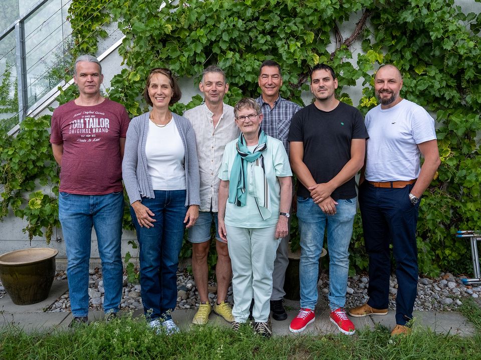 Aus den Kantonen Solothurn, Baselland und Aargau: Erhielten nach vier Jahren berufsbegleitender Weiterbildung das Diplom zur Imkerin / zum Imker mit eidgenössischem Fachausweis v.l.n.r.: Silvan Freudiger, Ichertswil; Ursula Trachsel, Hochwald; Christian Flubacher, Münchenstein; Vreni Läng, Arlesheim; Peter Anklin-Baschung, Erschwil; Thomas Huber, Seengen; Ilario Schenker, Oftringen.