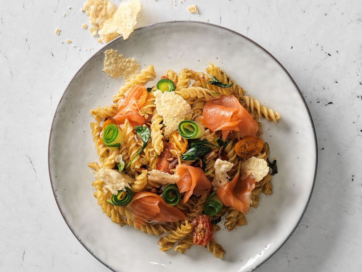 Algenpasta mit Rauchlachs - Rezept von Aurel Manser