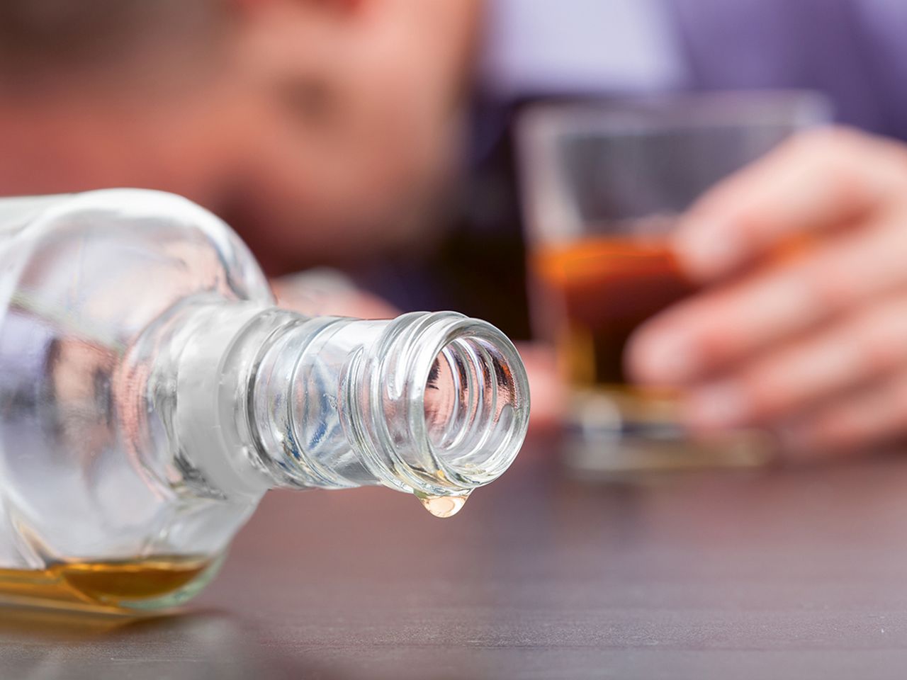 Der problematische Alkoholkonsum älterer Menschen wird oft verharmlost.