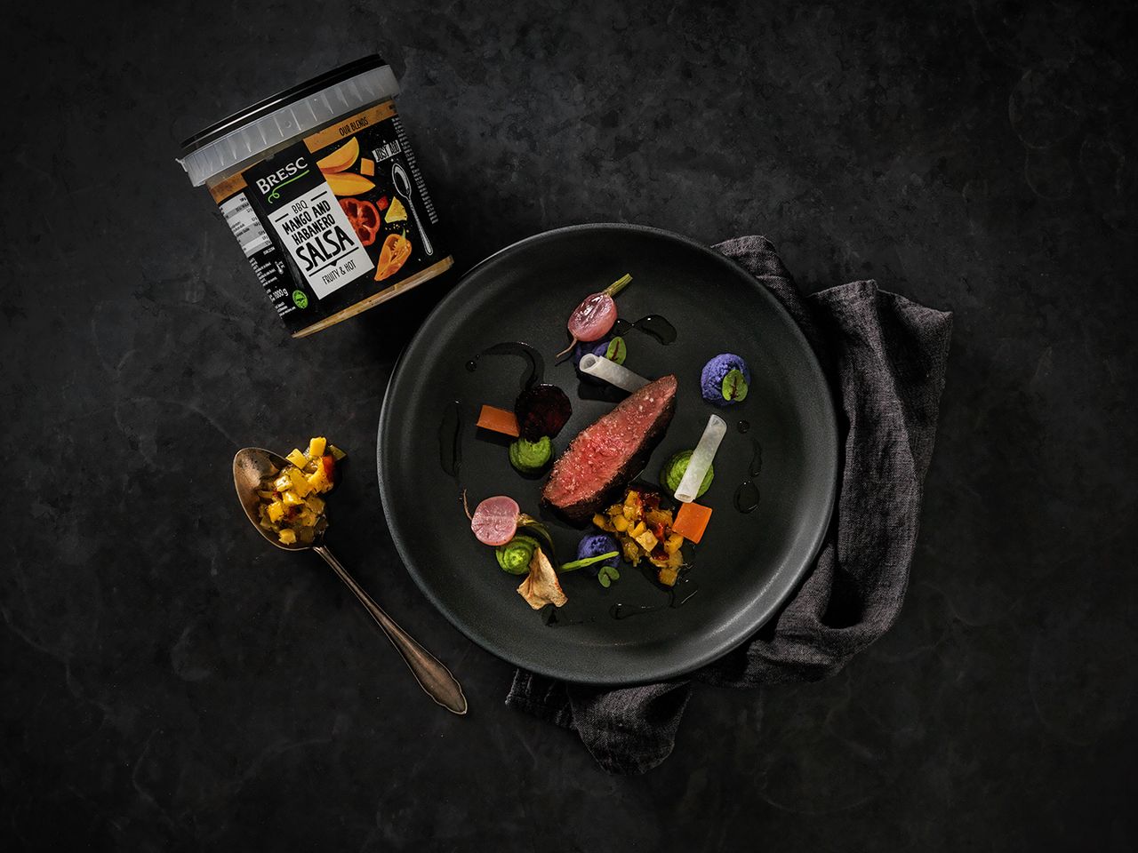 Flat Iron mit zweierlei Pürees und Mango Habanero-Salsa