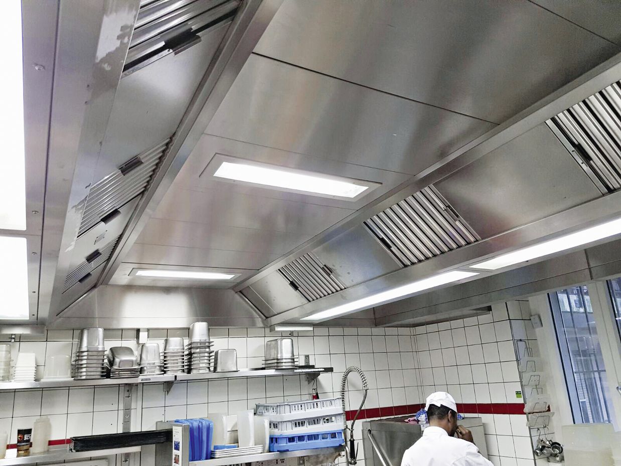 … nachher. Erste Küchenlüftungs-Decke mit integrierter Wärmerückgewinnung.