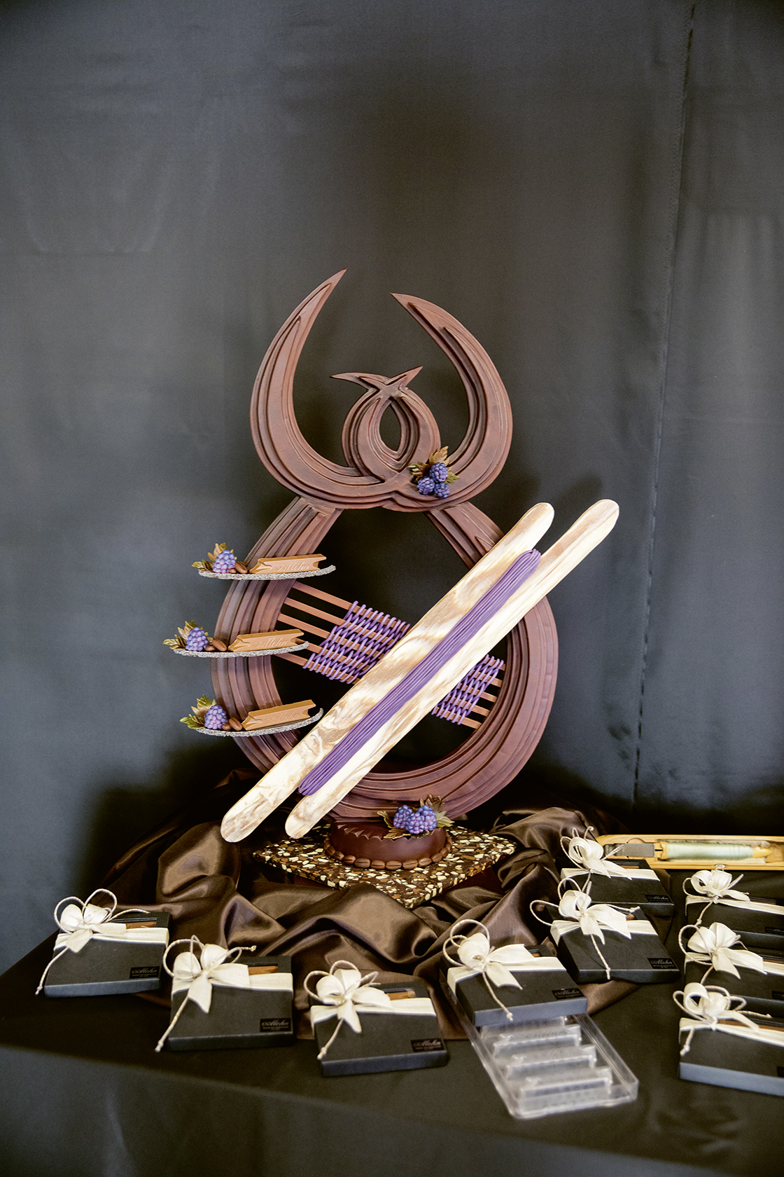 Mit dieser Kreation und einem Notendurchschnitt von 5,7 erzielte Röllin das beste Resultat seit über 20 Jahren. Die Mohnschiffli kreierte Lucia Röllin in Anlehnung an die Geschichte der Bäckerei Mohn, deren Gründer auch in der Schifflistickerei tätig war.