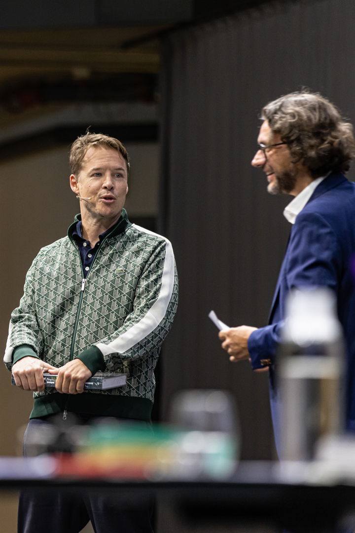  Dr. Stephan Sigrist, Gründer & Leiter W.I.R.E. mit  Moderator Andrin Willi