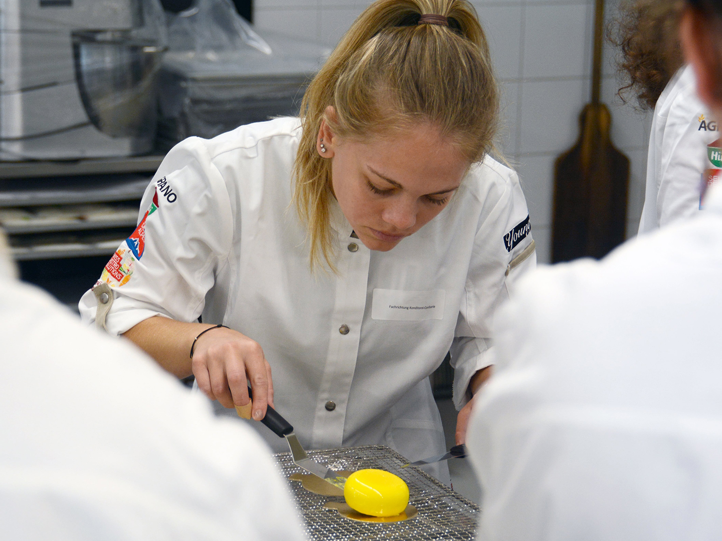 Anwendung Glasiertechnik im Workshop von Rolf Mürner