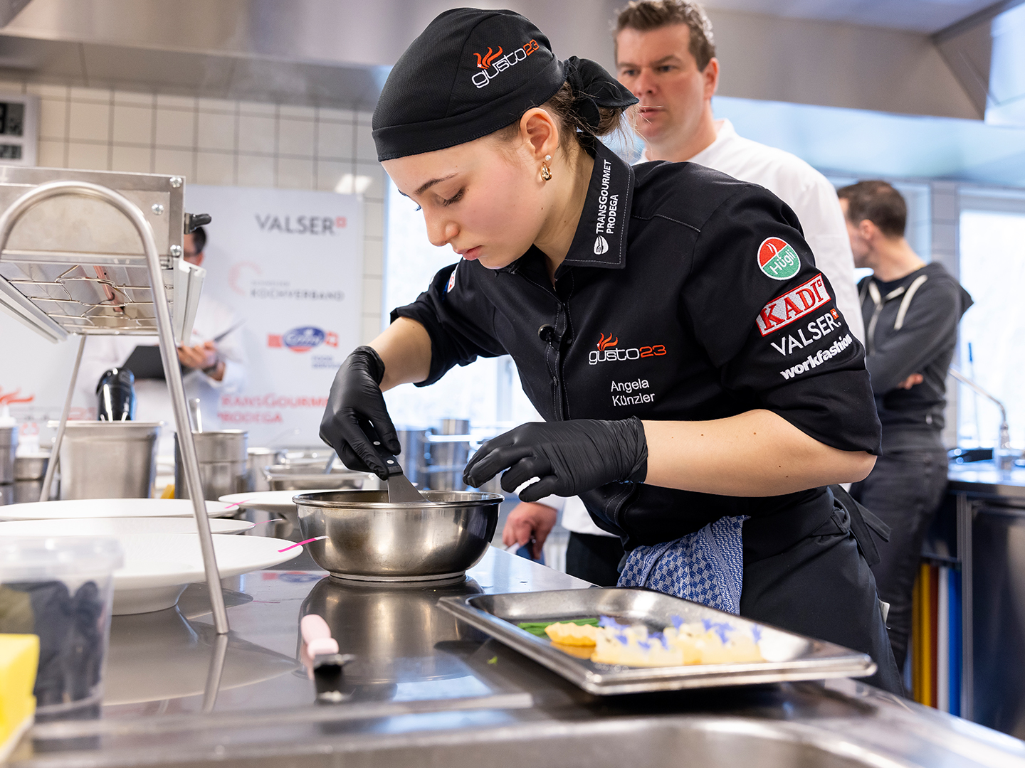 Wer folgt auf «gusto23»-Siegerin Angela Künzler? Jetzt können sich Kochlernende wieder für die Schweizer Meisterschaft bewerben.