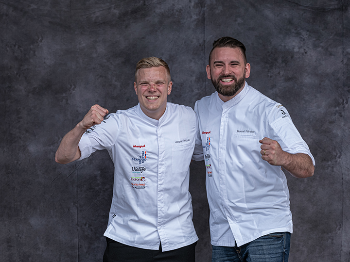 Marcel Förster – Küchenchef, Agata’s*, Düsseldorf neben Assistent Jaspar Wcislo (Sous Chef, Agata’s*, Düsseldorf)