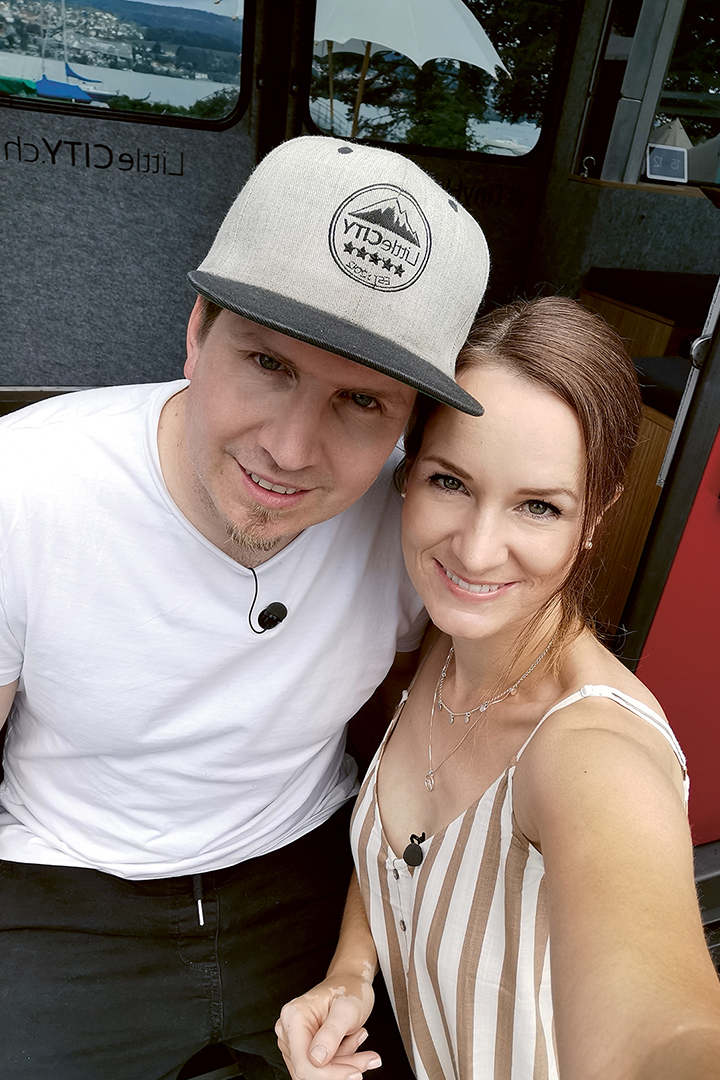 Die beiden Gastgeber Adrian Rüedi und Valeria Mella.